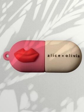 Alice + Olivia USB